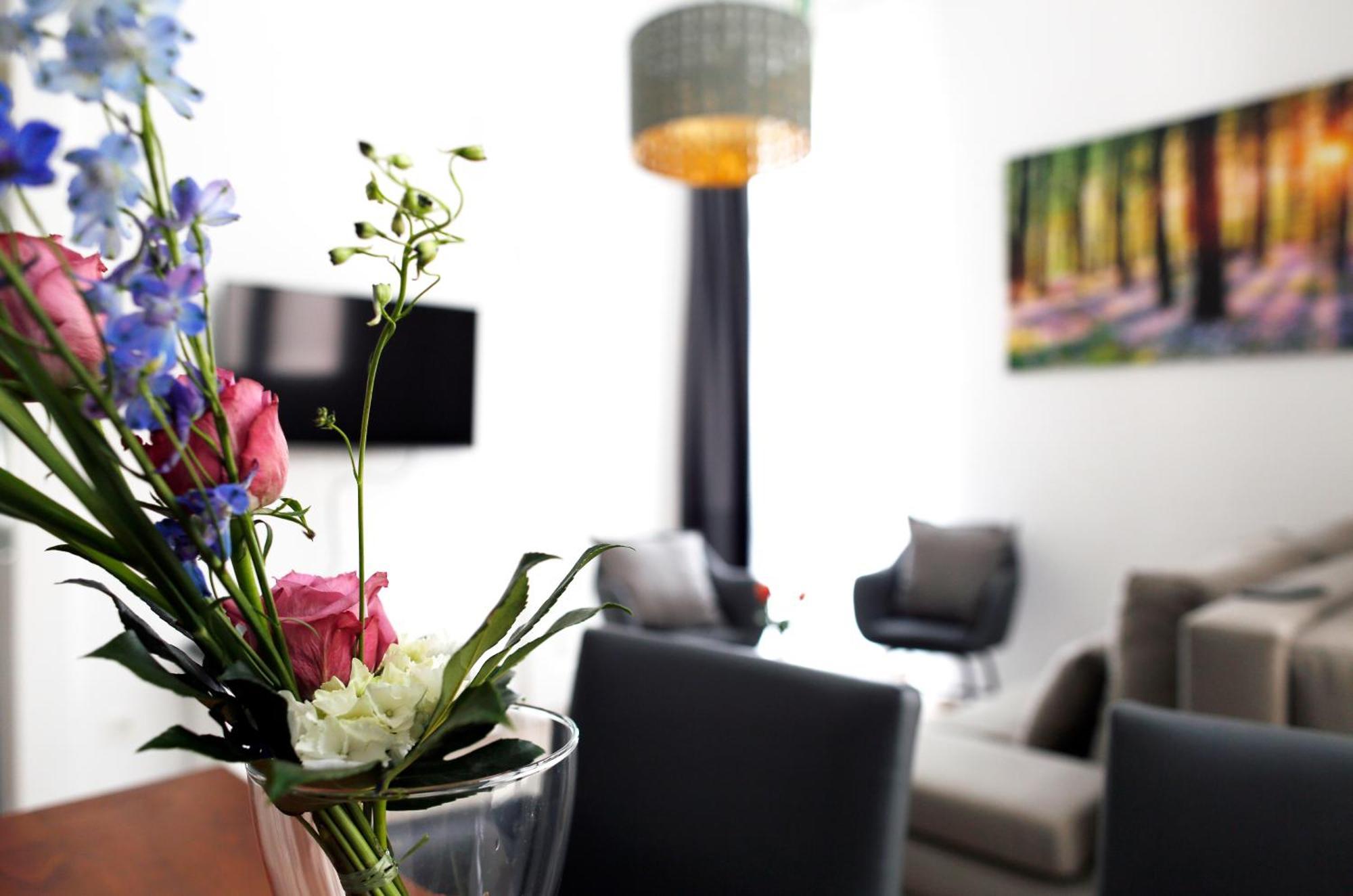 Nieb By Rockchair Apartments L Superhost Status L 3 Bedrooms Boxspringbeds 3 Bathrooms In Center "Kurfuerstendamm" - Cozy Family & Business Flair Welcomes You! برلين المظهر الخارجي الصورة